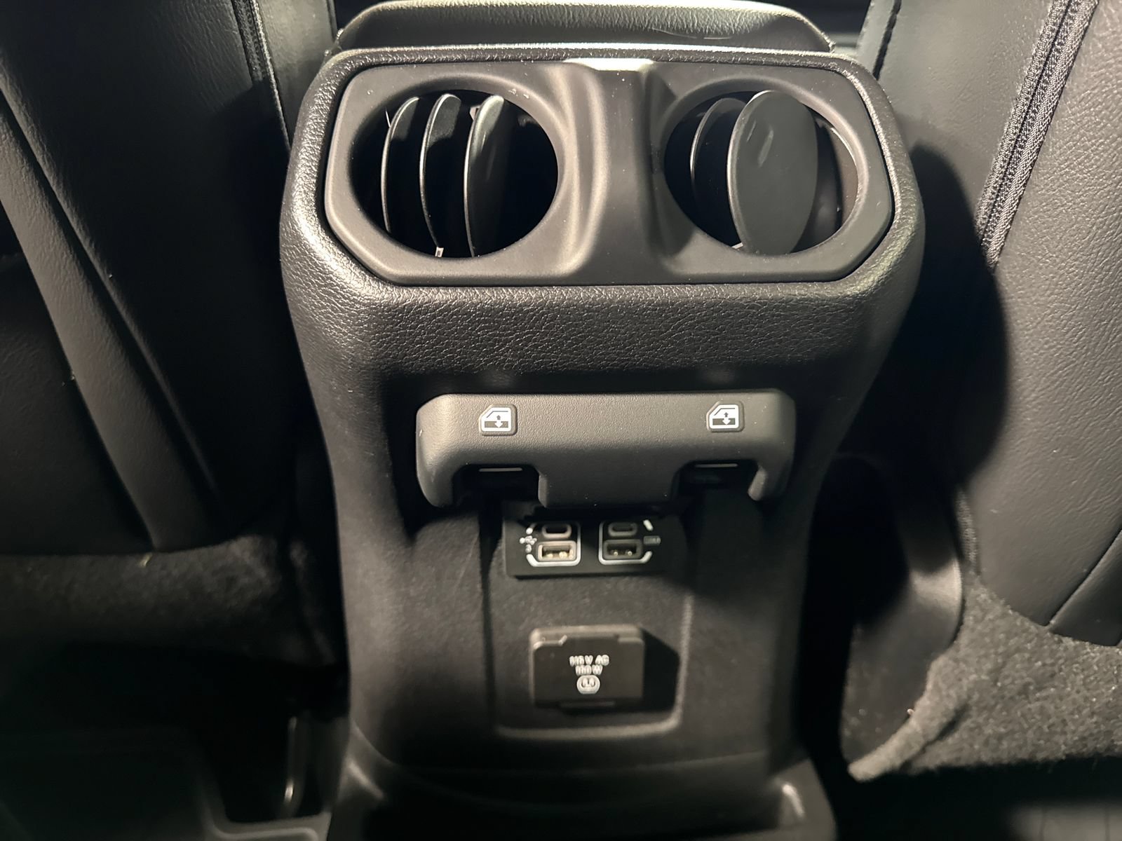 Used 2019 Jeep Wrangler Unlimited Sahara AWD/4WD image 19