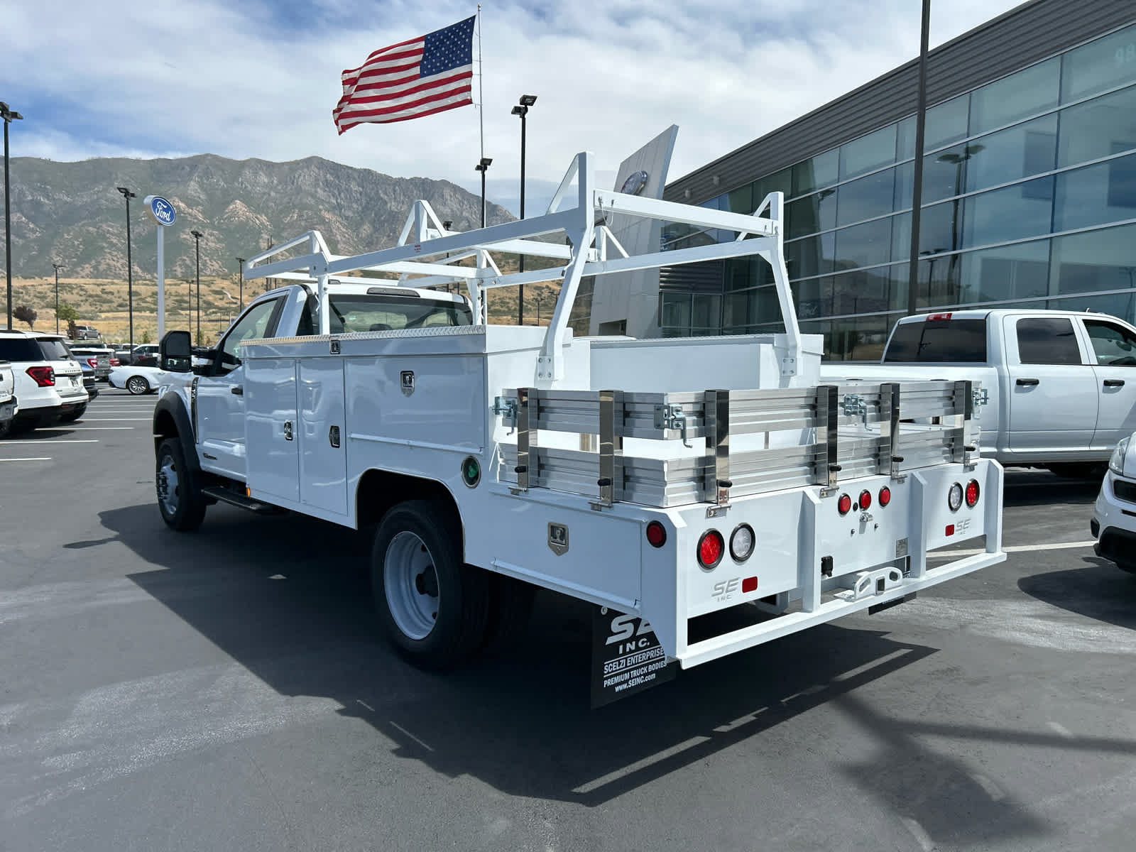 New 2025 Ford F550 4x4 Regular Cab Super Duty image 5