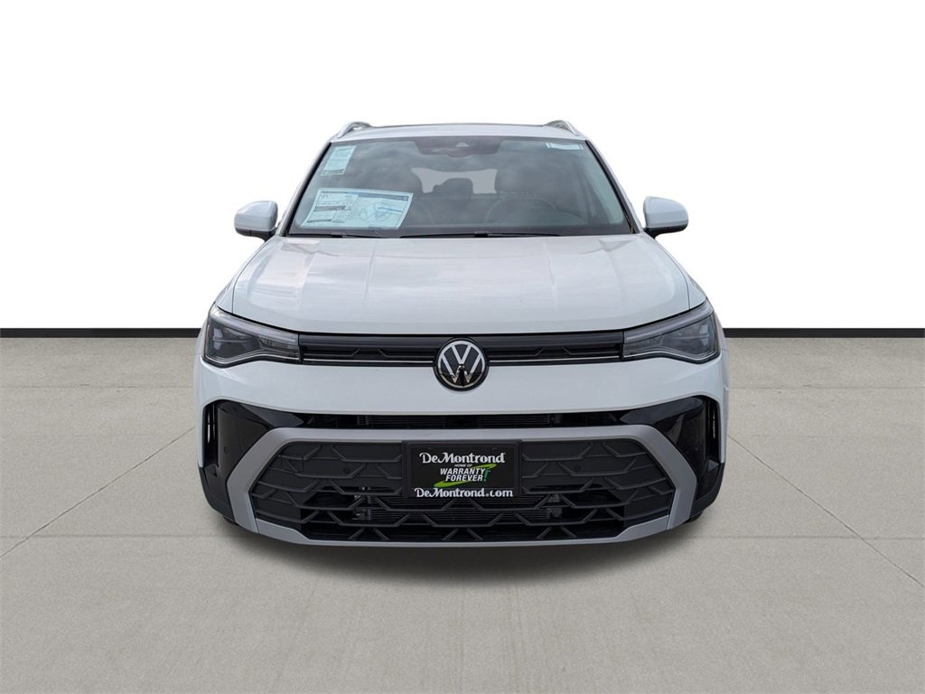 New 2026 Volkswagen Taos SE image 2