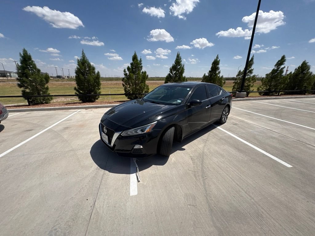 Used 2022 Nissan Altima 2.5 SV w/ SV Premium Package FWD image 2