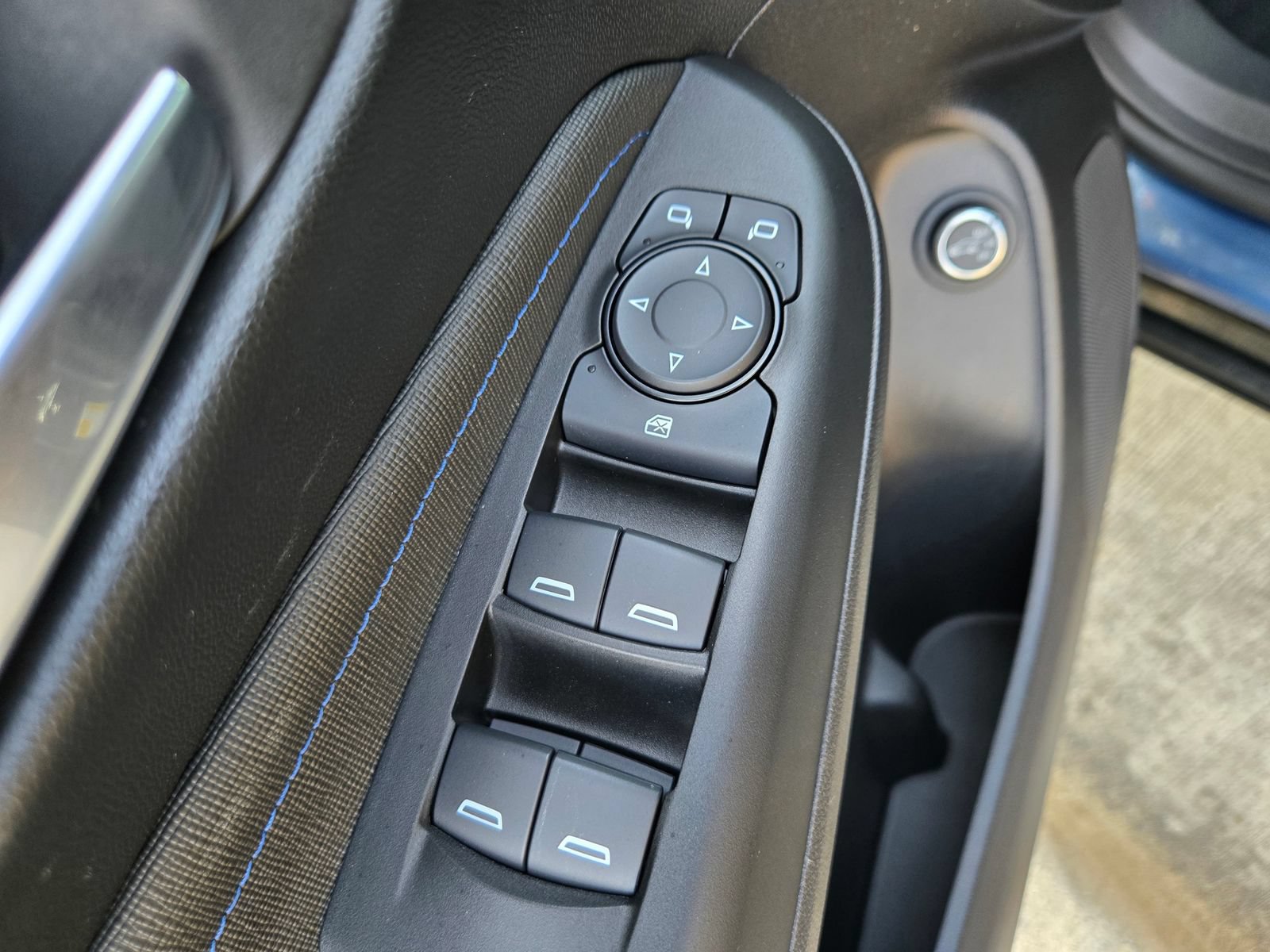 Used 2025 Buick Envista Sport Touring w/ Convenience I Package FWD image 31