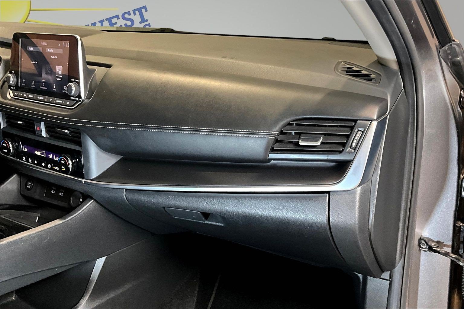 Used 2024 Nissan Rogue SV AWD/4WD image 27