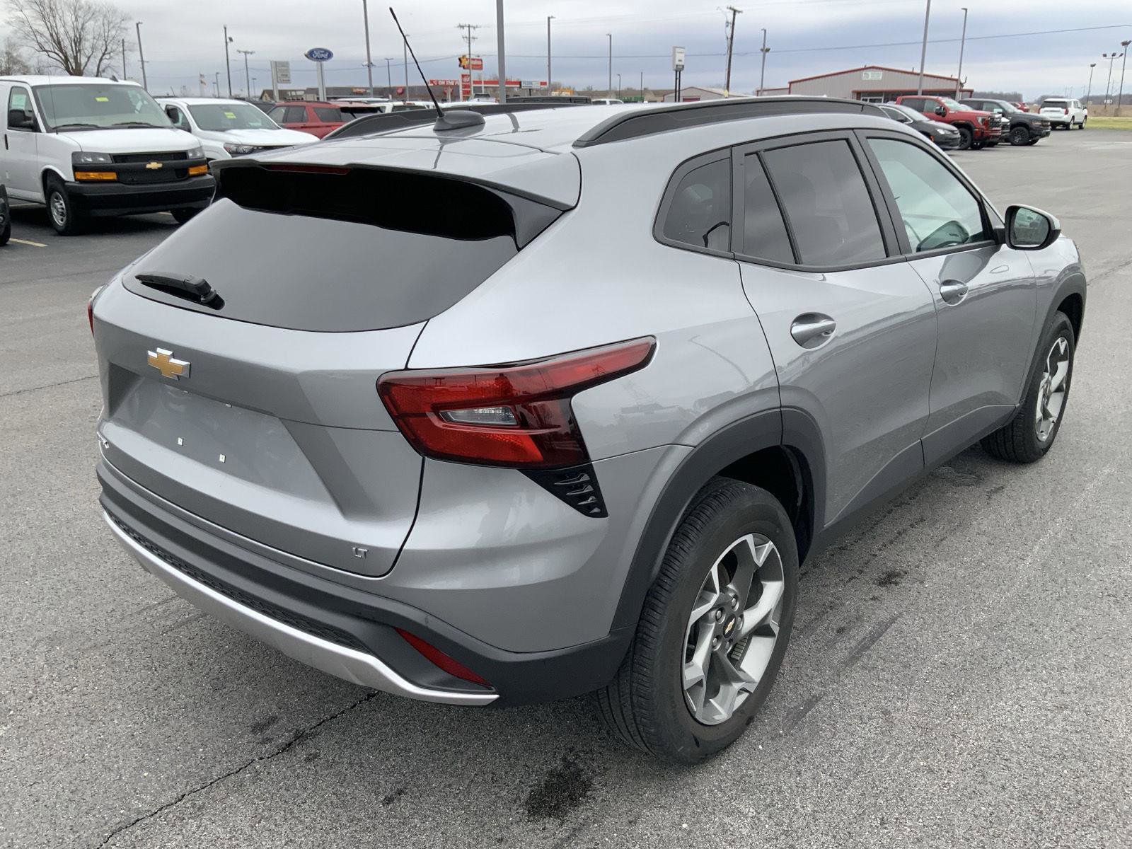 Used 2025 Chevrolet Trax LT w/ LT Convenience Package FWD image 12
