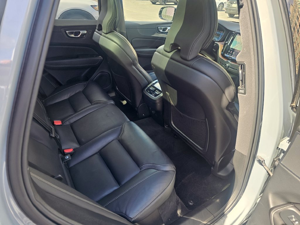 Certified 2024 Volvo XC60 B5 Ultimate w/ Climate Package AWD/4WD image 31