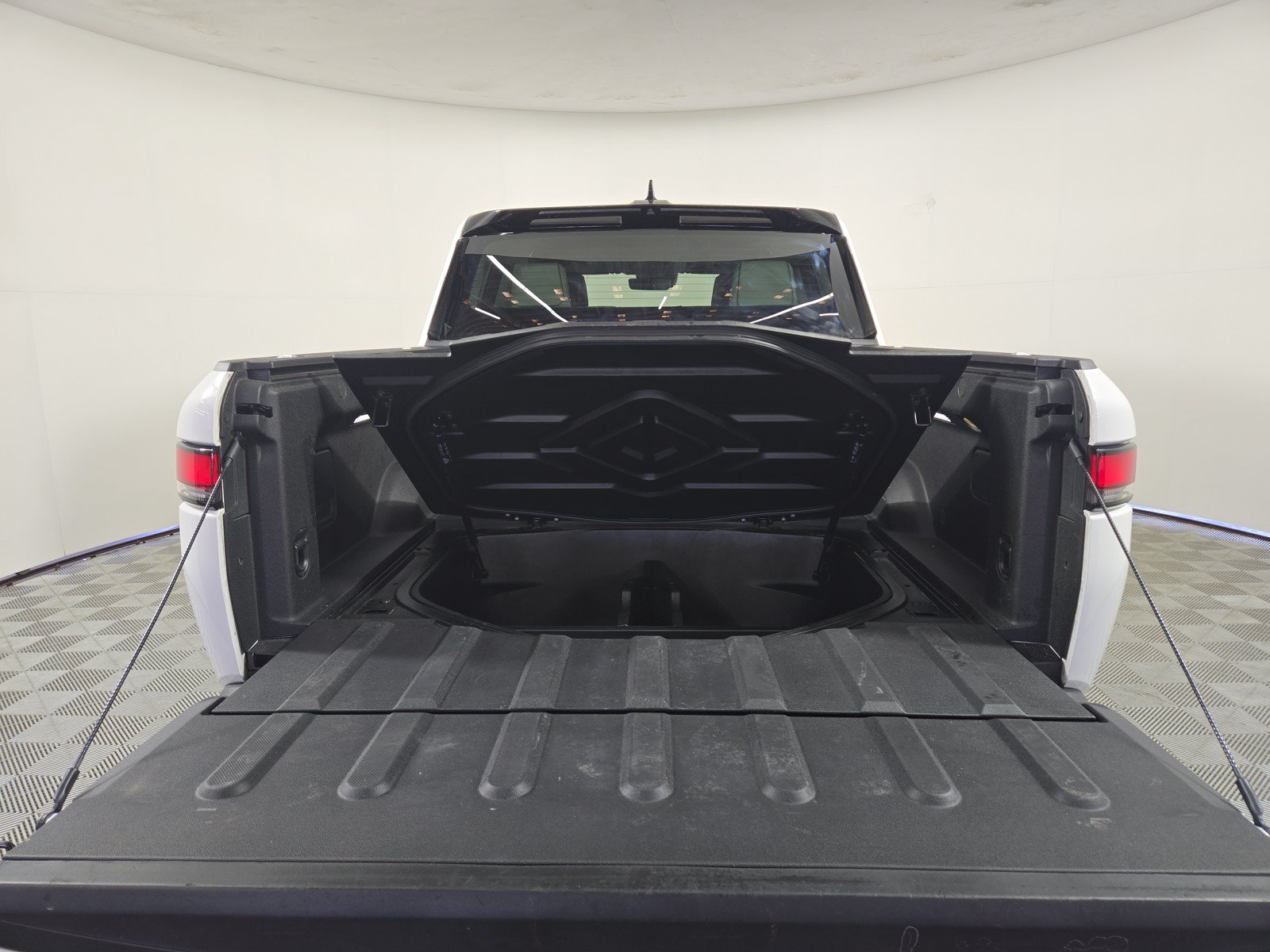 Used 2024 Rivian R1T Adventure AWD/4WD image 15