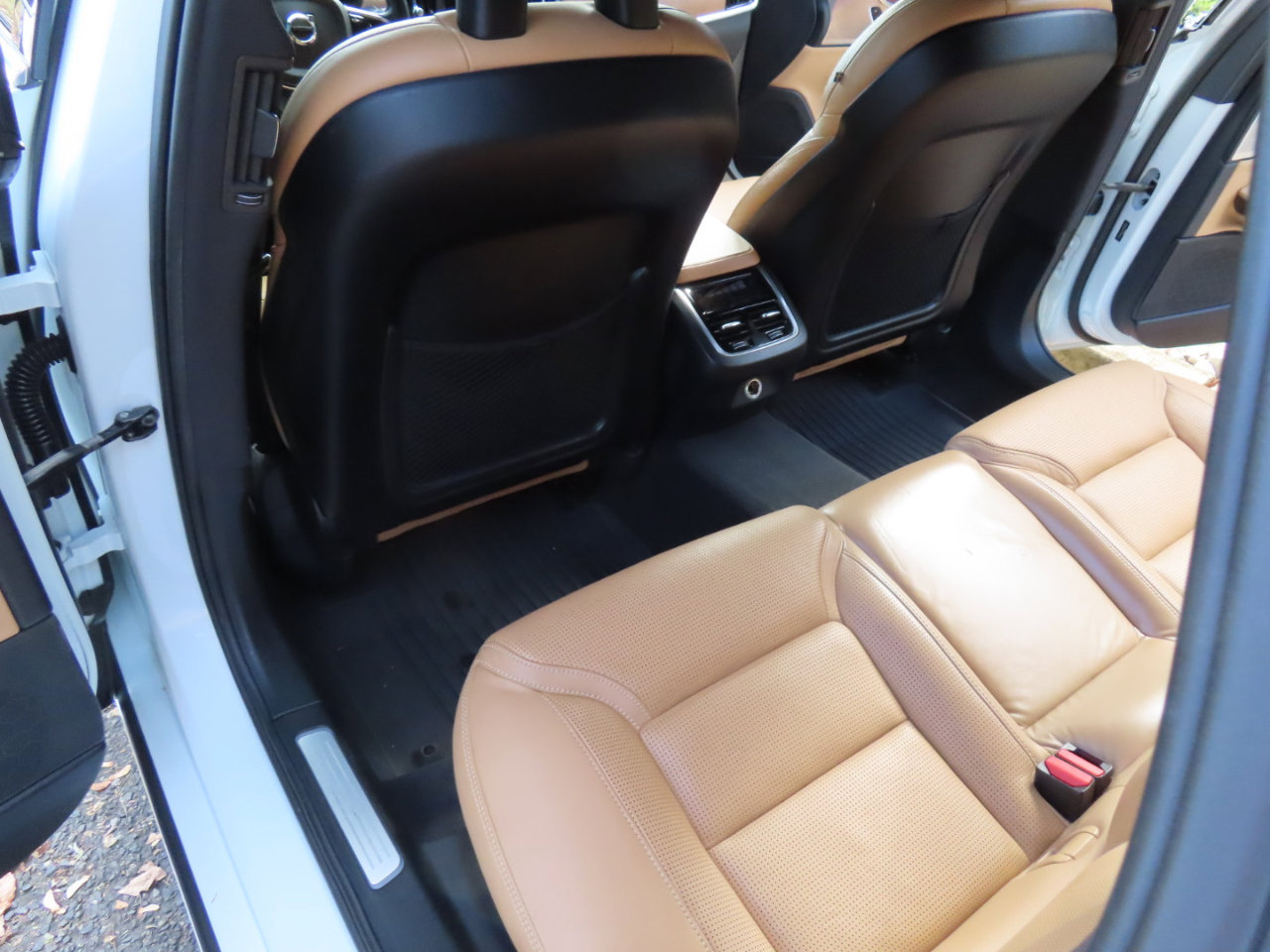 Used 2017 Volvo S90 T6 Inscription w/ Vision Package image 37