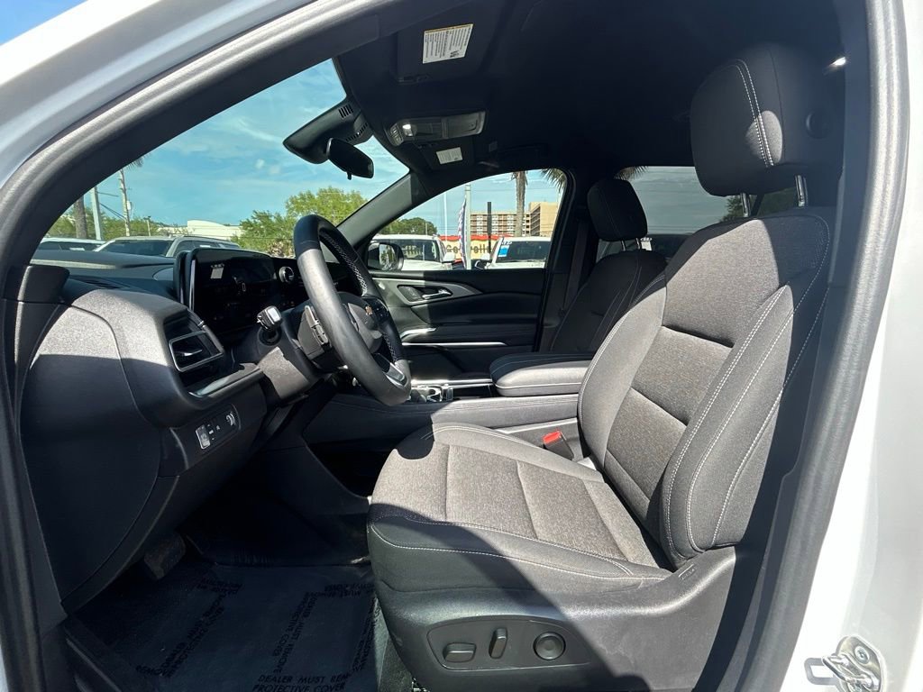 Used 2024 Chevrolet Traverse LT w/ Trailering Package FWD image 13