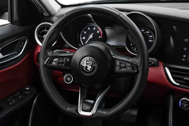 Used 2020 Alfa Romeo Giulia w/ Nero Edizione RWD image 17
