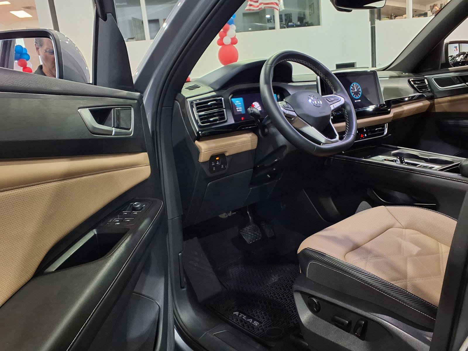 Used 2024 Volkswagen Atlas Cross Sport SE AWD/4WD image 13