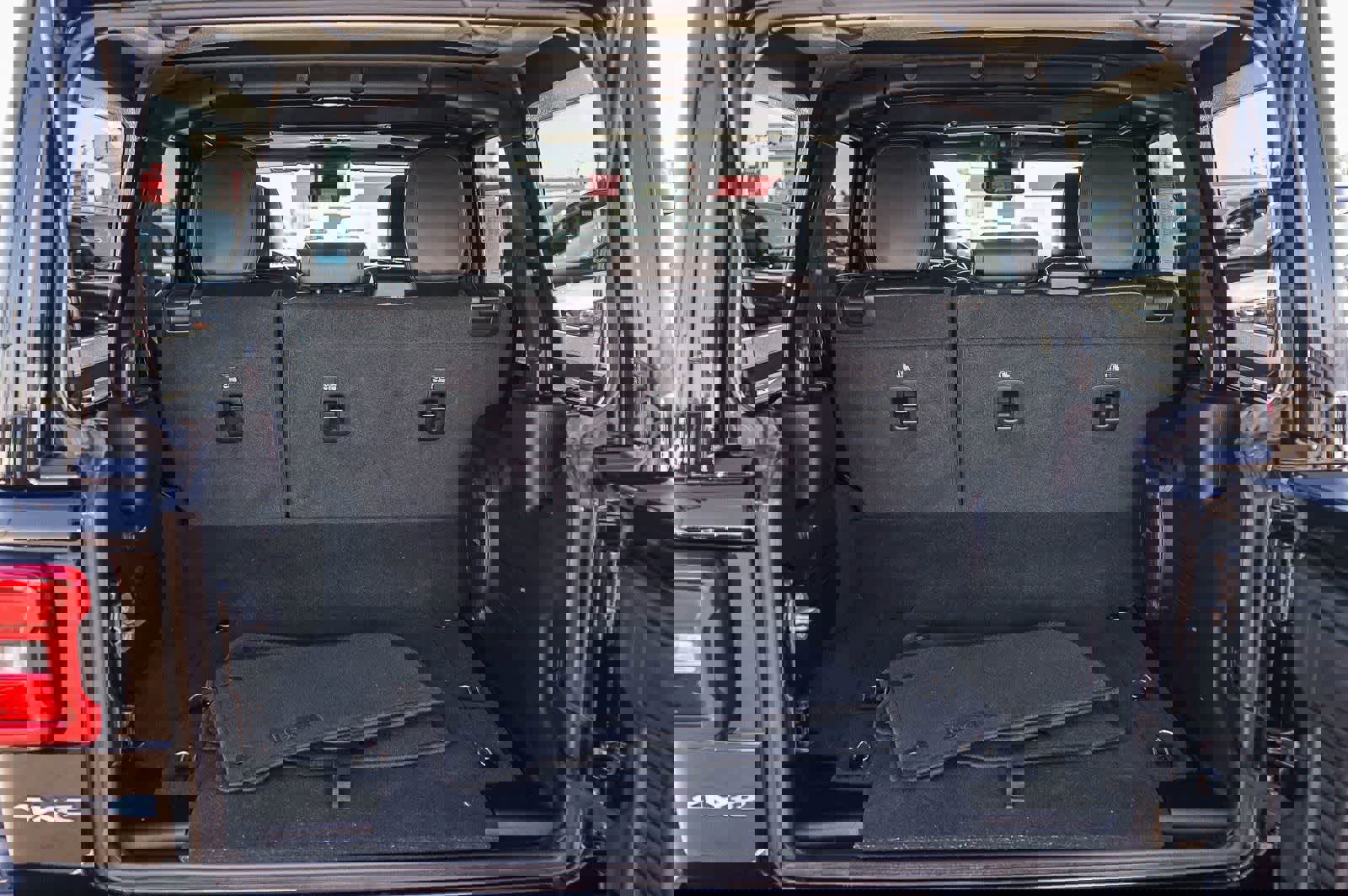 Used 2022 Jeep Wrangler Unlimited Sahara w/ Cold Weather Group image 23