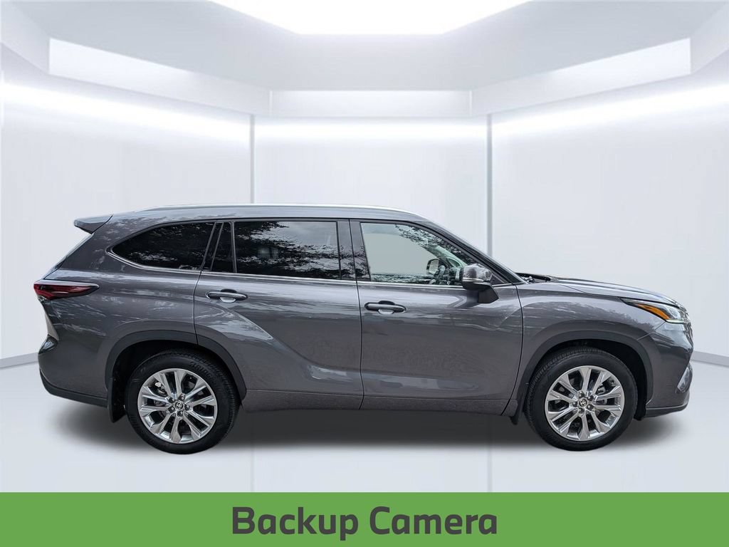 Used 2025 Toyota Highlander Limited FWD image 8