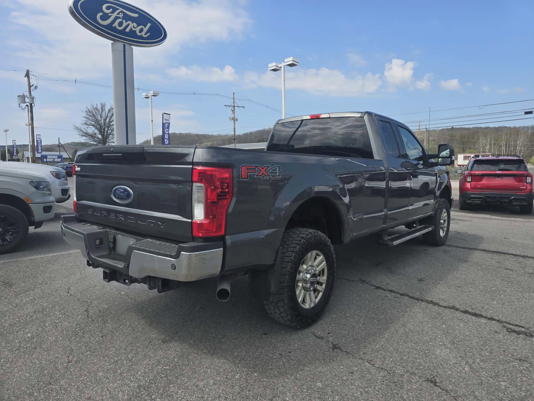 Used 2019 Ford F250 XLT w/ XLT Value Package AWD/4WD image 3