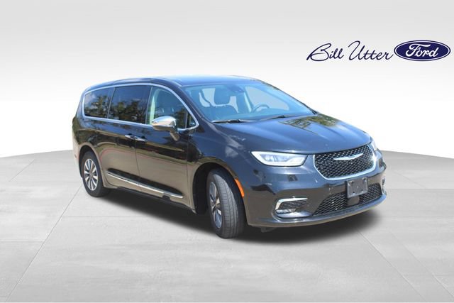 Used 2023 Chrysler Pacifica Limited FWD image 3