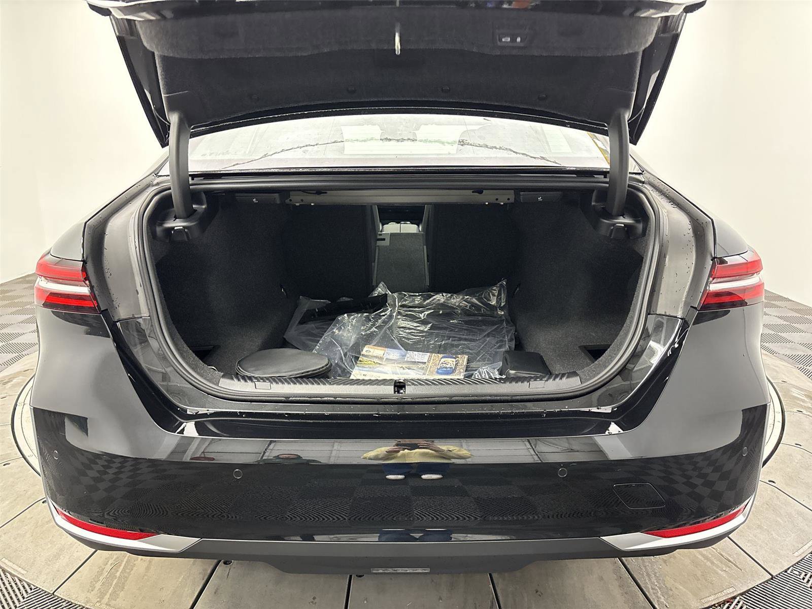 New 2026 BMW 530i xDrive w/ Premium Package image 21