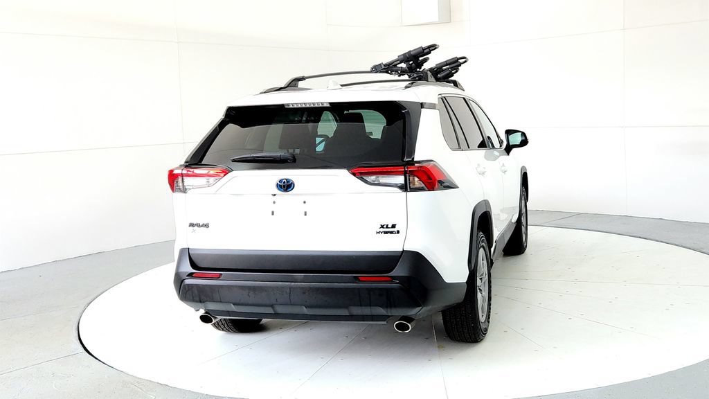 Used 2024 Toyota RAV4 XLE AWD/4WD image 5