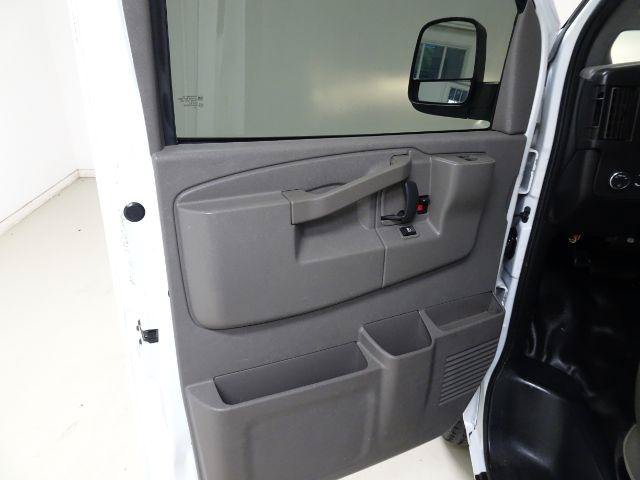 Used 2017 Chevrolet Express 3500 RWD image 18