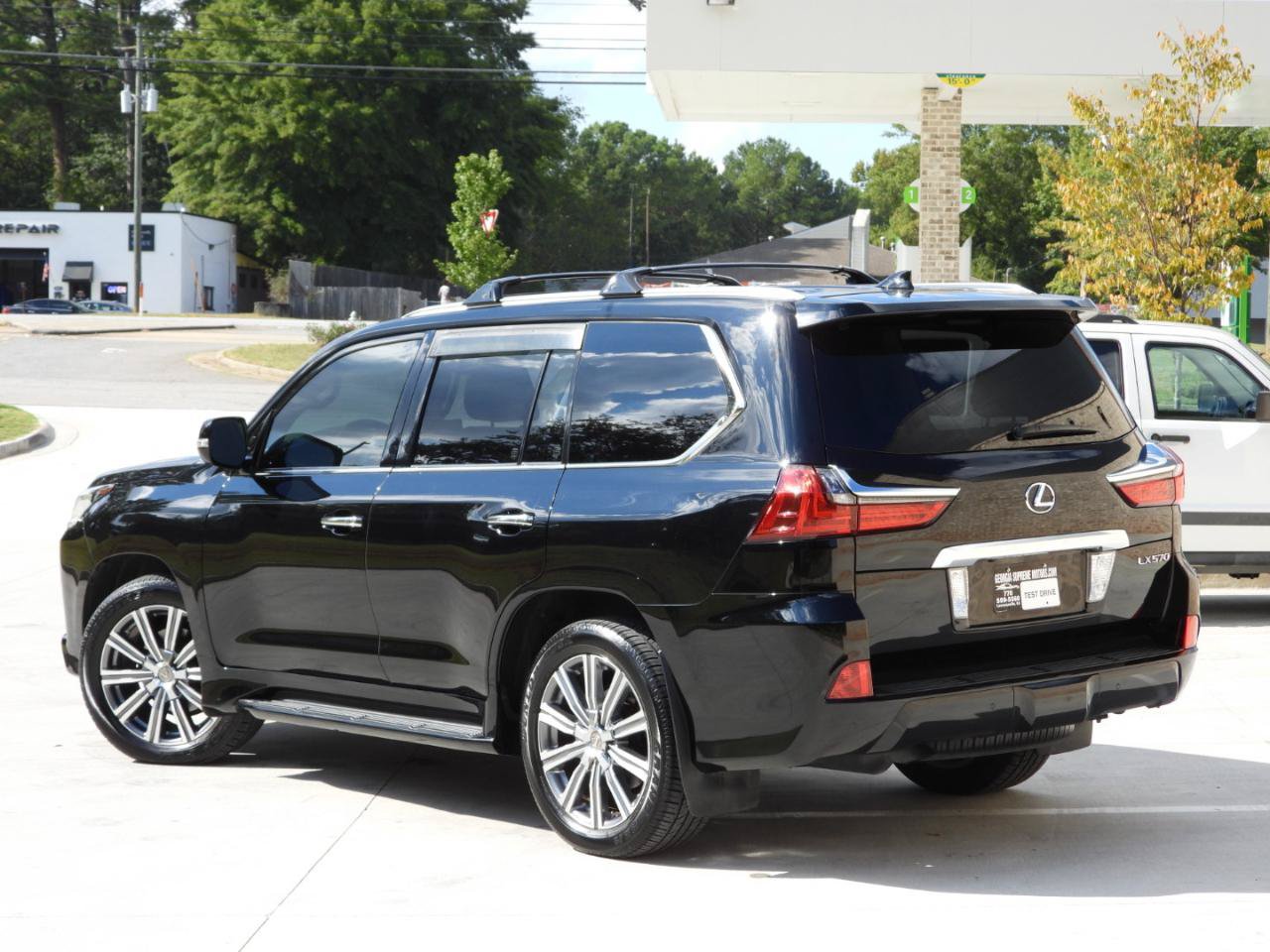 Used 2016 Lexus LX 570 4WD w/ 3rd Row & Luxury Pkg image 23