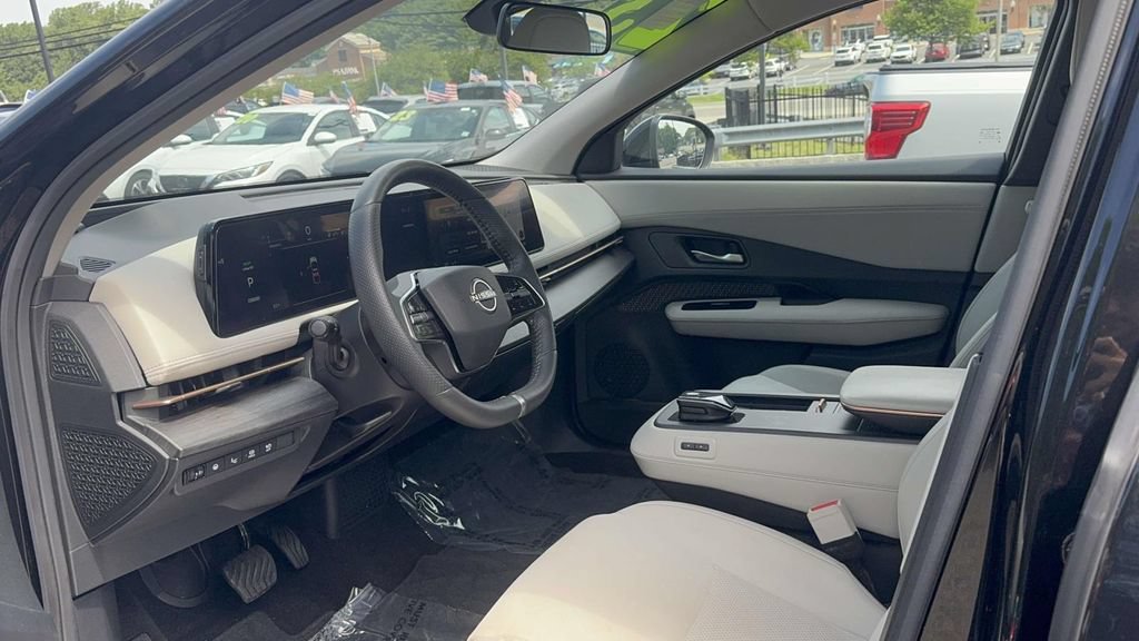 Used 2023 Nissan Ariya AWD image 32