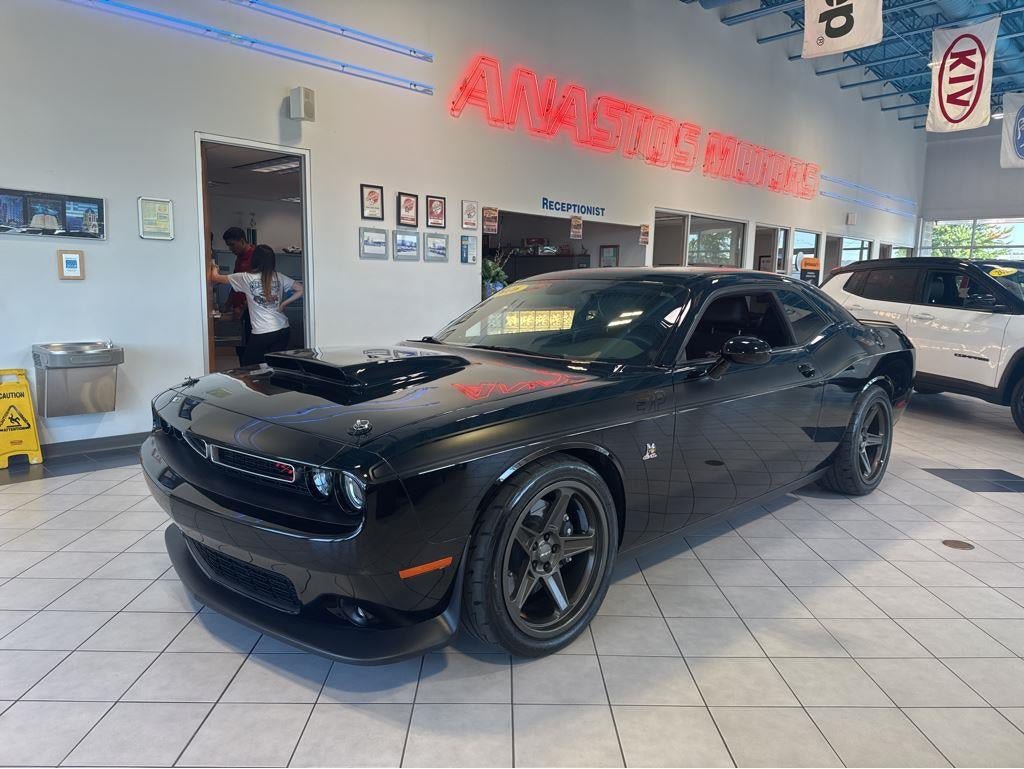 Used 2016 Dodge Challenger R/T Scat Pack w/ Leather Interior Group RWD image 8