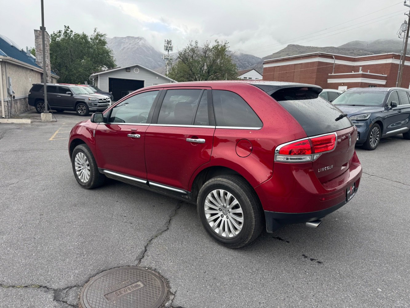 Used 2013 Lincoln MKX AWD image 3
