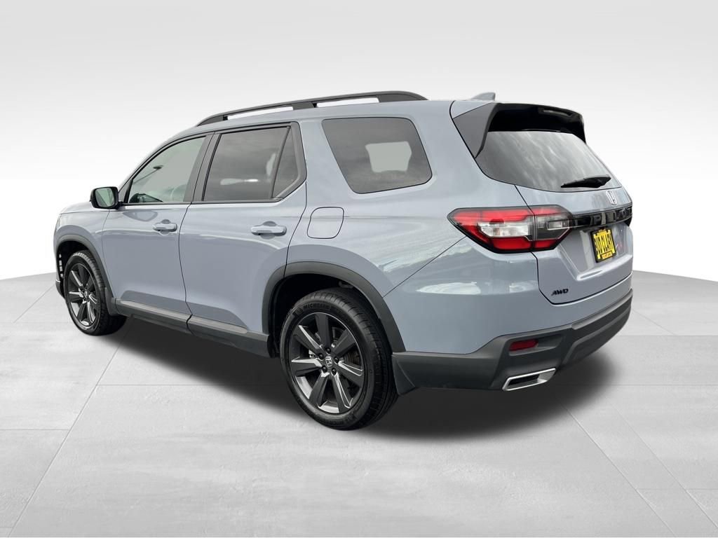 Used 2025 Honda Pilot Sport image 7