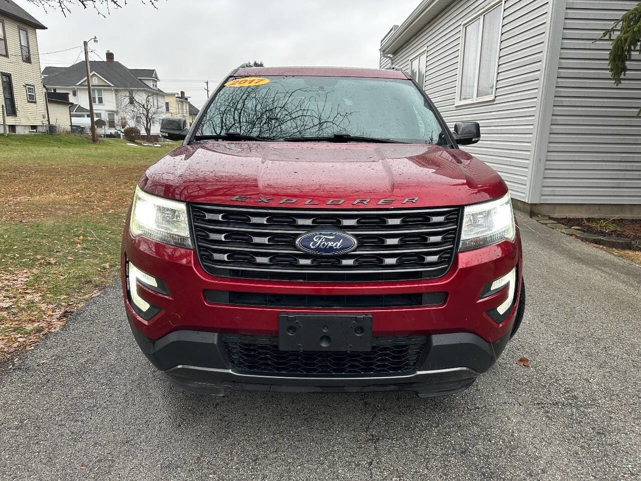 Used 2017 Ford Explorer XLT w/ Equipment Group 202A image 2