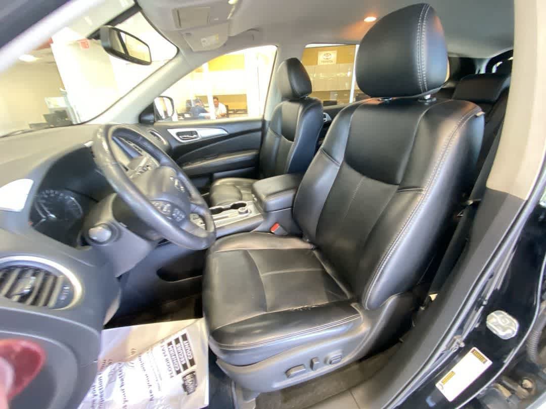 Used 2019 Nissan Pathfinder SL AWD/4WD image 14