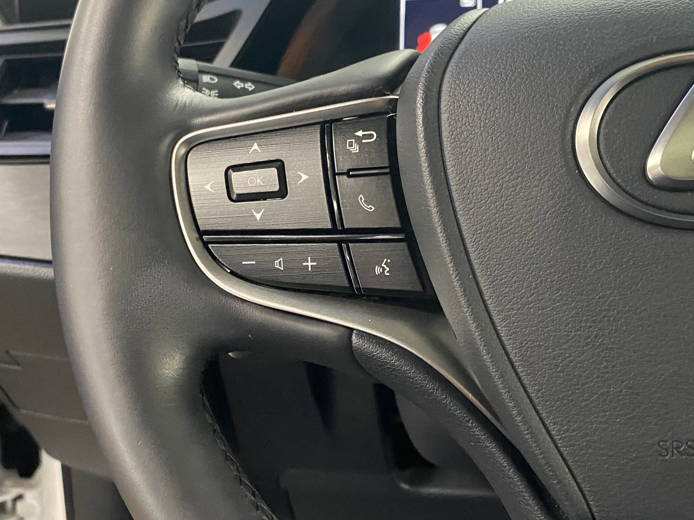 Used 2024 Lexus ES 350 w/ Premium Package image 14