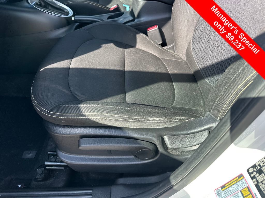 Used 2016 Kia Soul + image 10