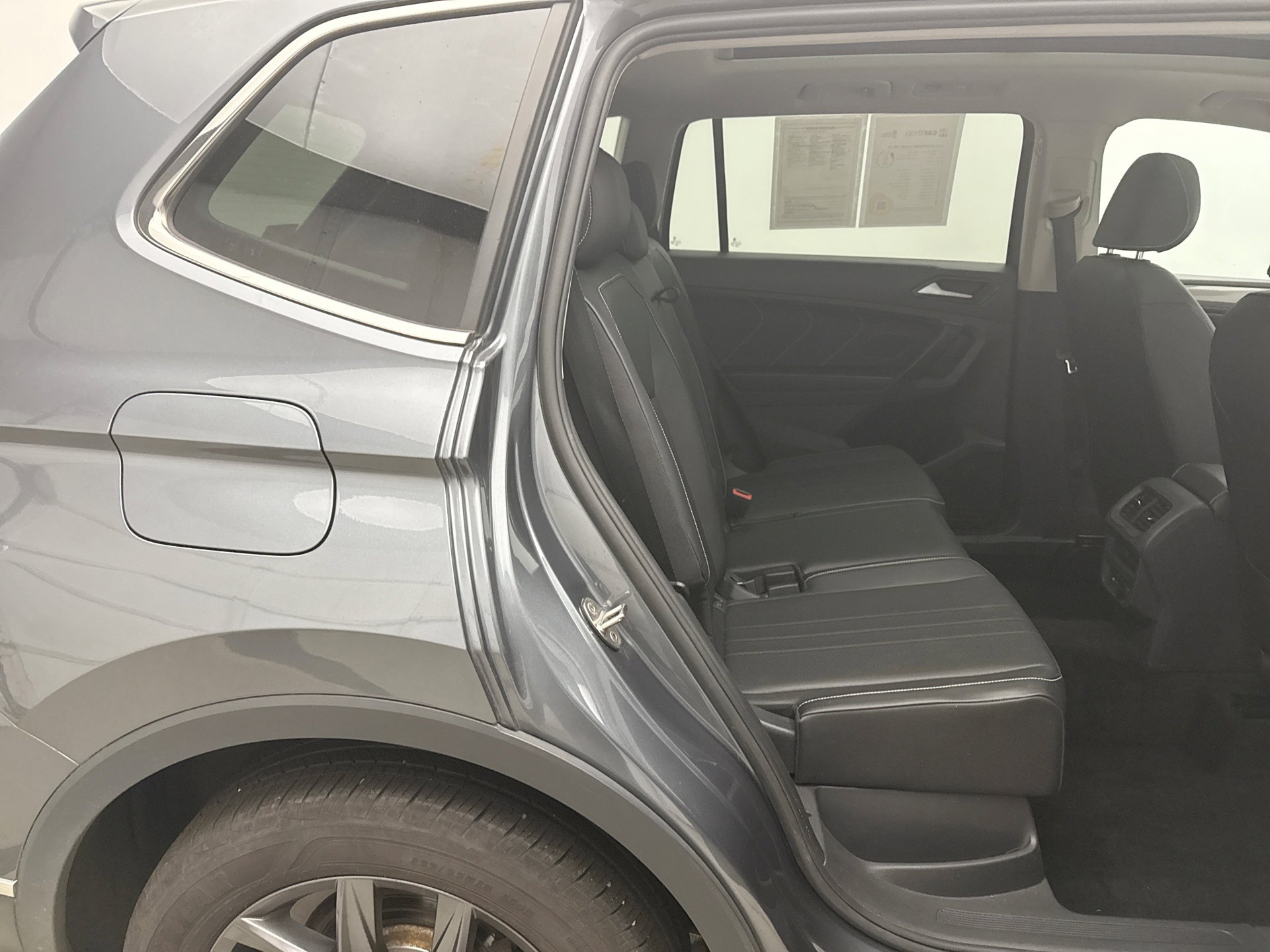 Used 2022 Volkswagen Tiguan SE image 19