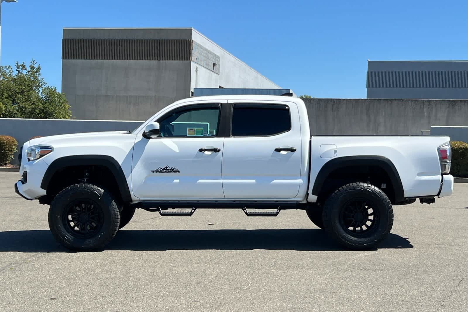 Used 2020 Toyota Tacoma TRD Off-Road w/ Technology Package RWD image 9