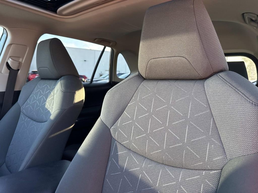 Used 2022 Toyota RAV4 XLE w/ Convenience Package image 26