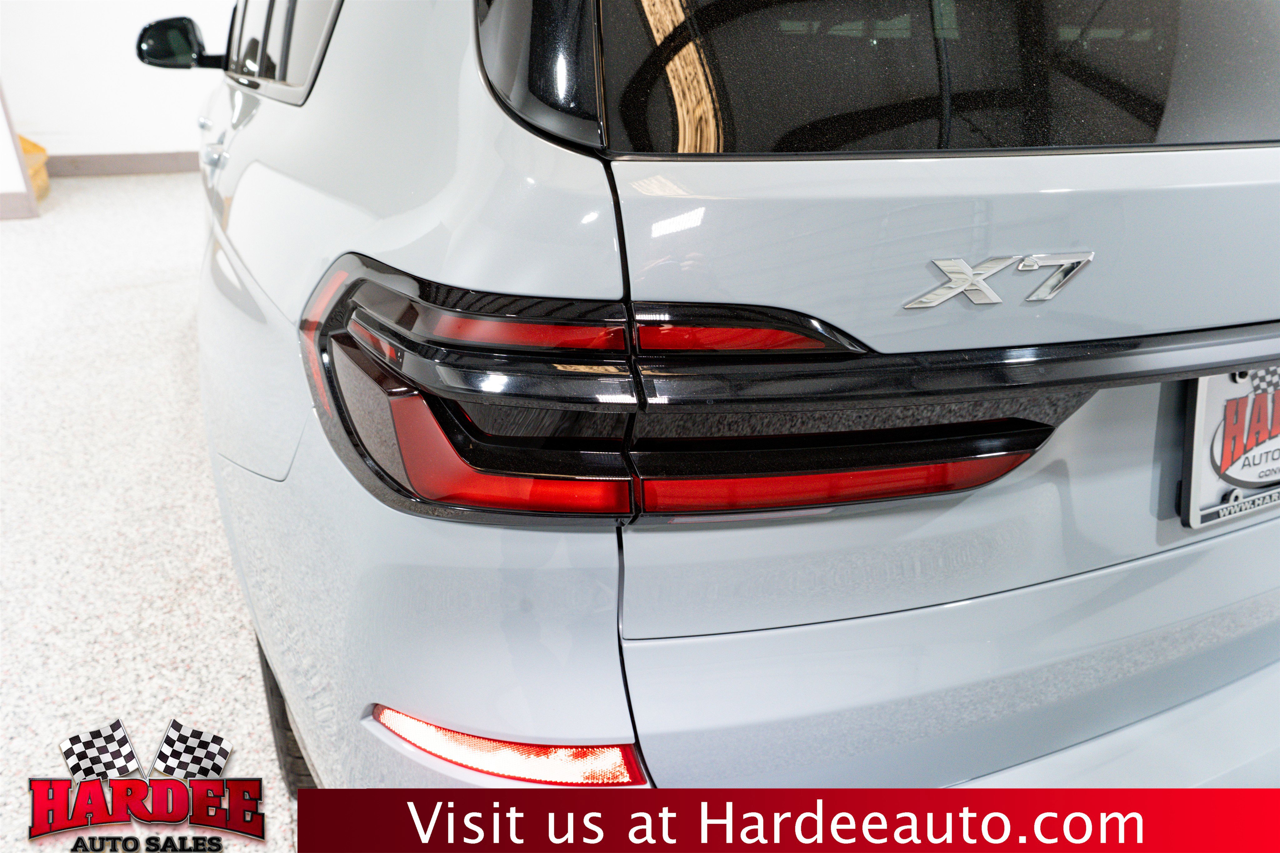 Used 2024 BMW X7 xDrive40i w/ M Sport Package image 9