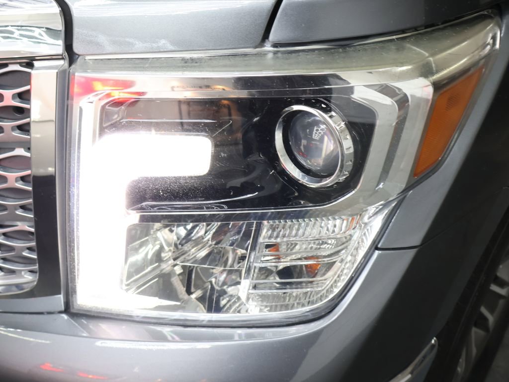 Used 2017 Nissan Titan SL image 27