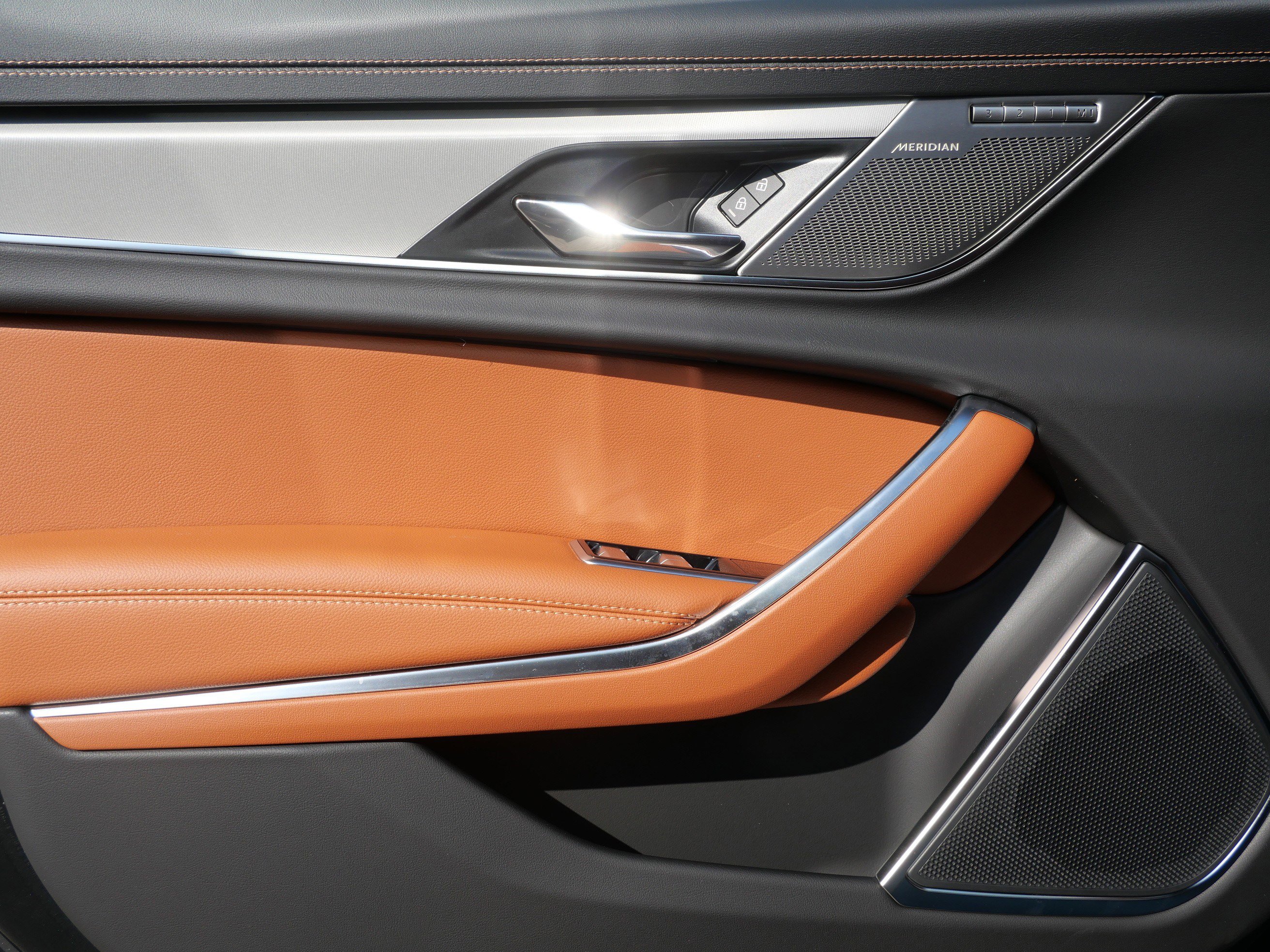 New 2024 Jaguar XF R-Dynamic SE image 3