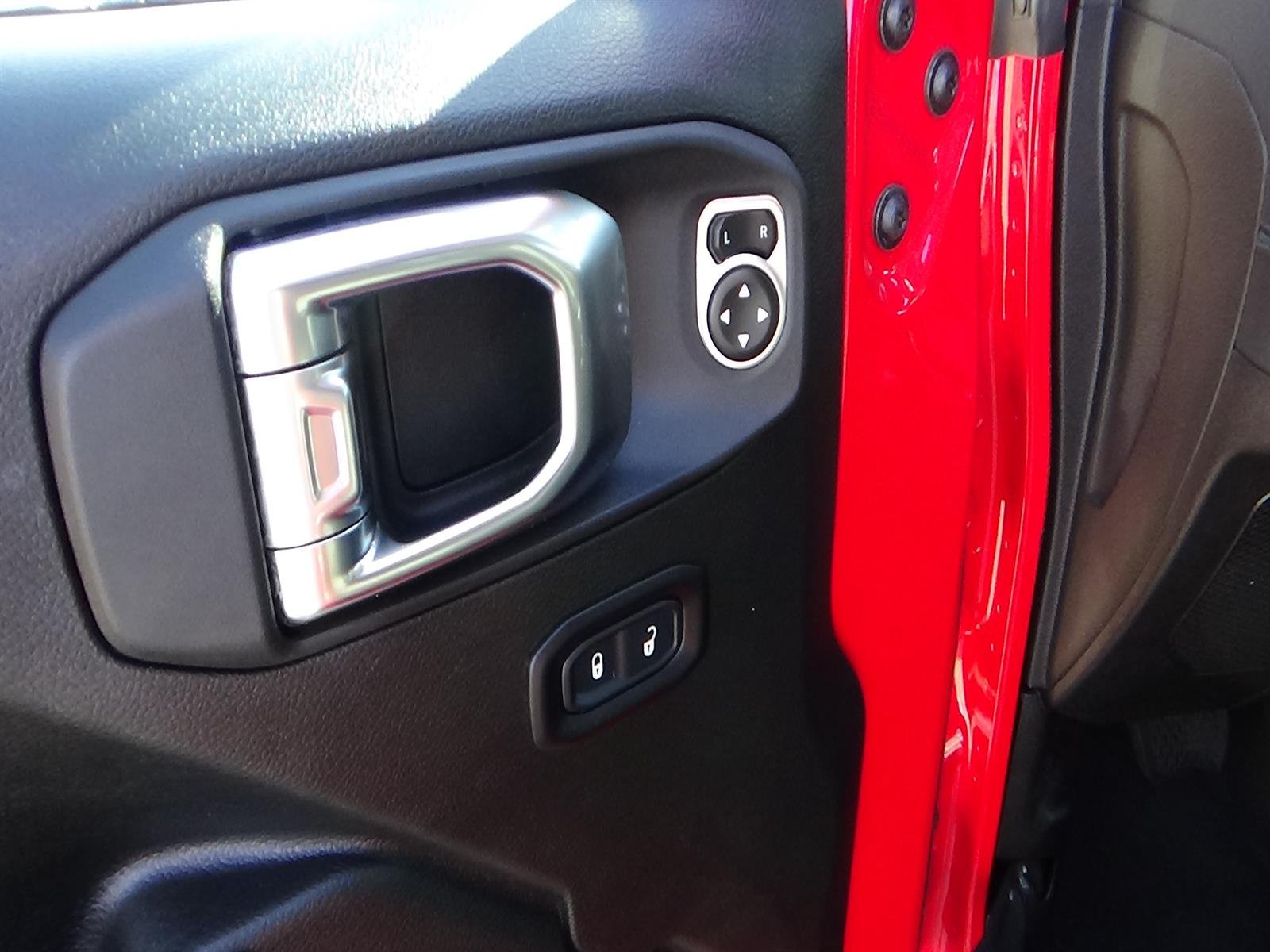 Certified 2025 Jeep Wrangler Unlimited Rubicon w/ Convenience Group AWD/4WD image 16
