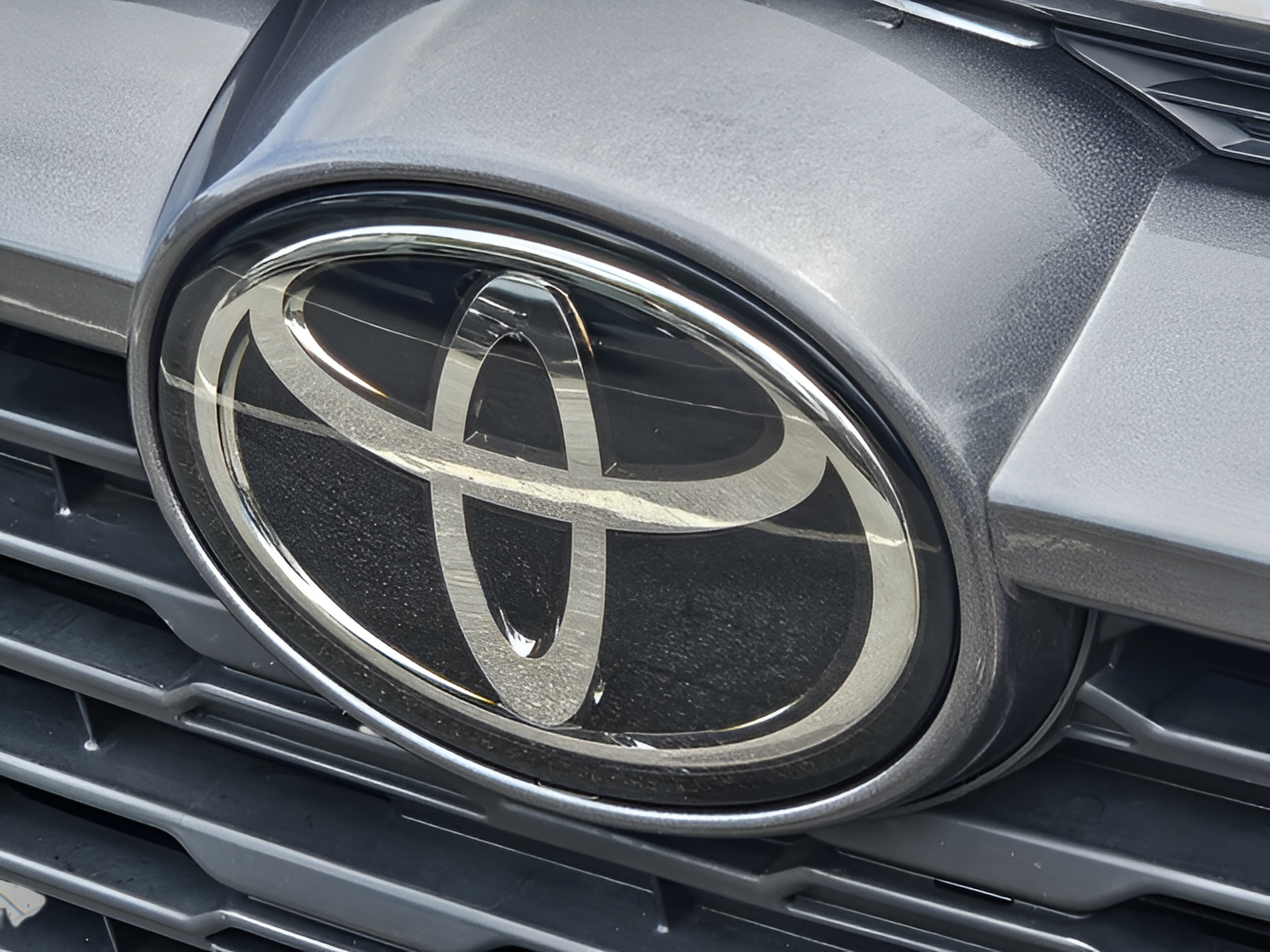 Used 2022 Toyota RAV4 XLE Premium FWD image 32