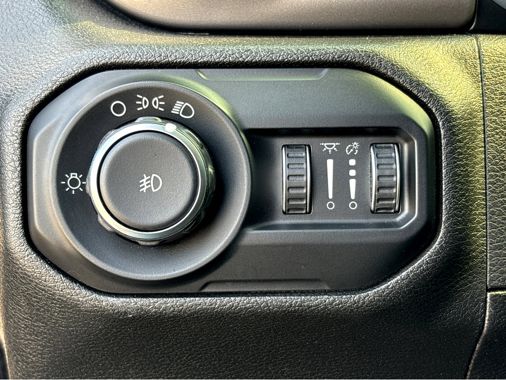 Used 2018 Jeep Wrangler Unlimited Sport image 11