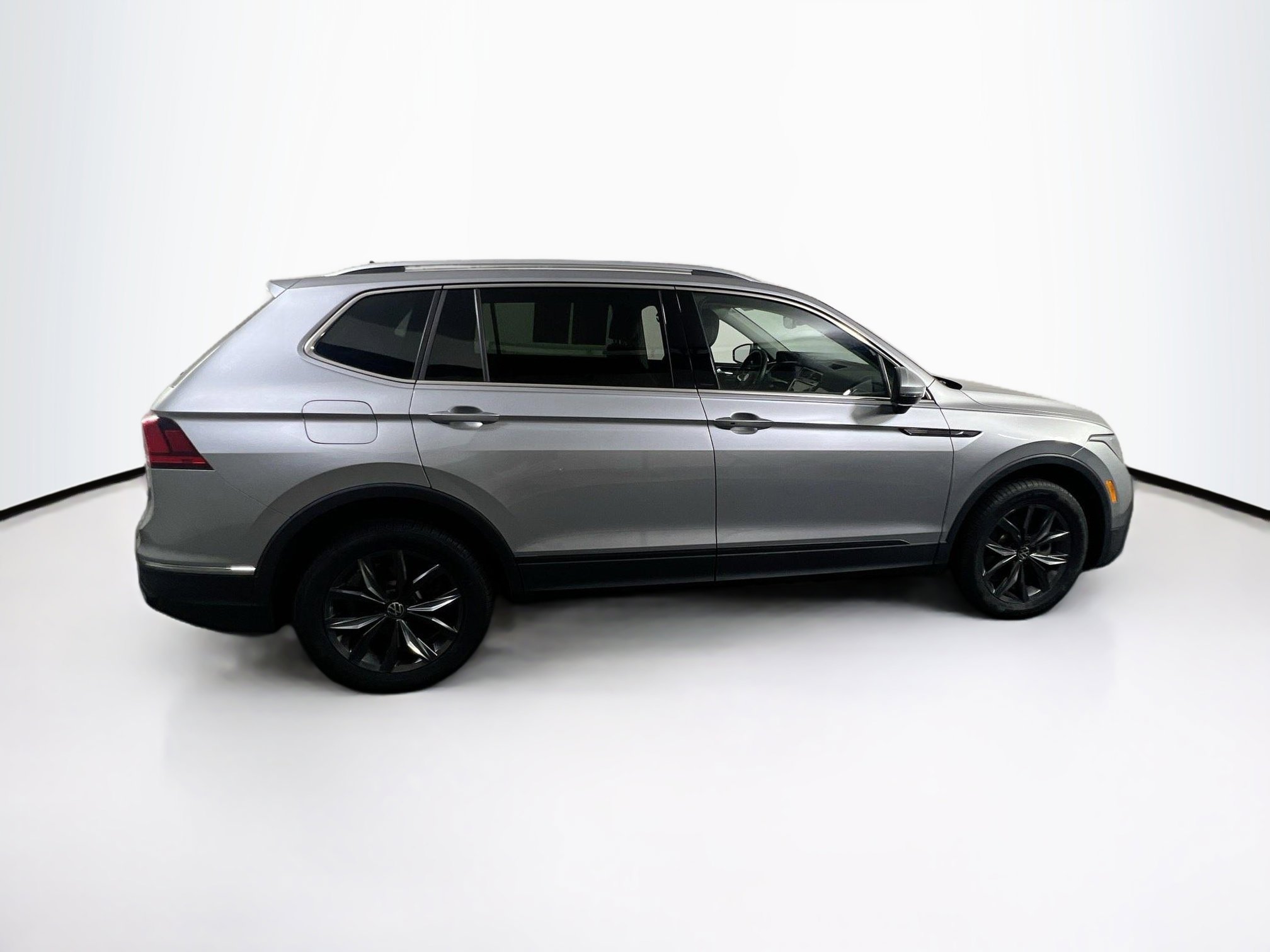 Used 2022 Volkswagen Tiguan SE AWD/4WD image 4