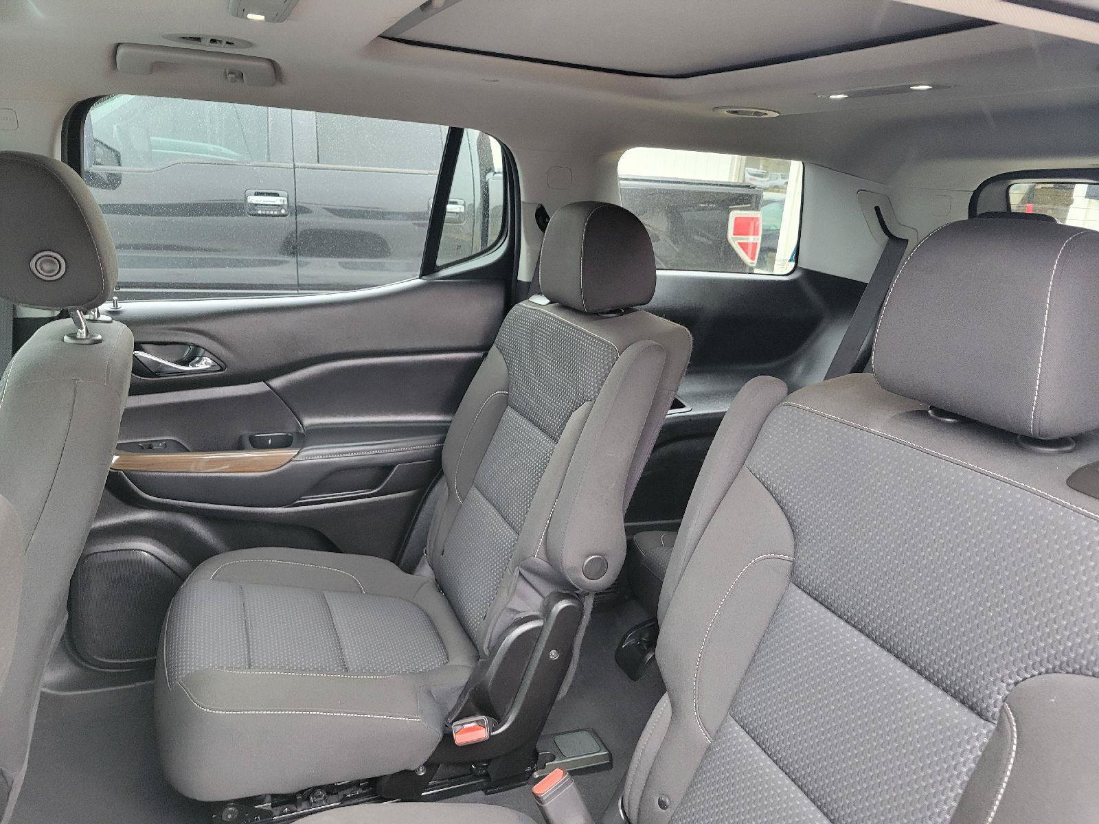 Used 2023 GMC Acadia SLE w/ Driver Convenience Package FWD image 7
