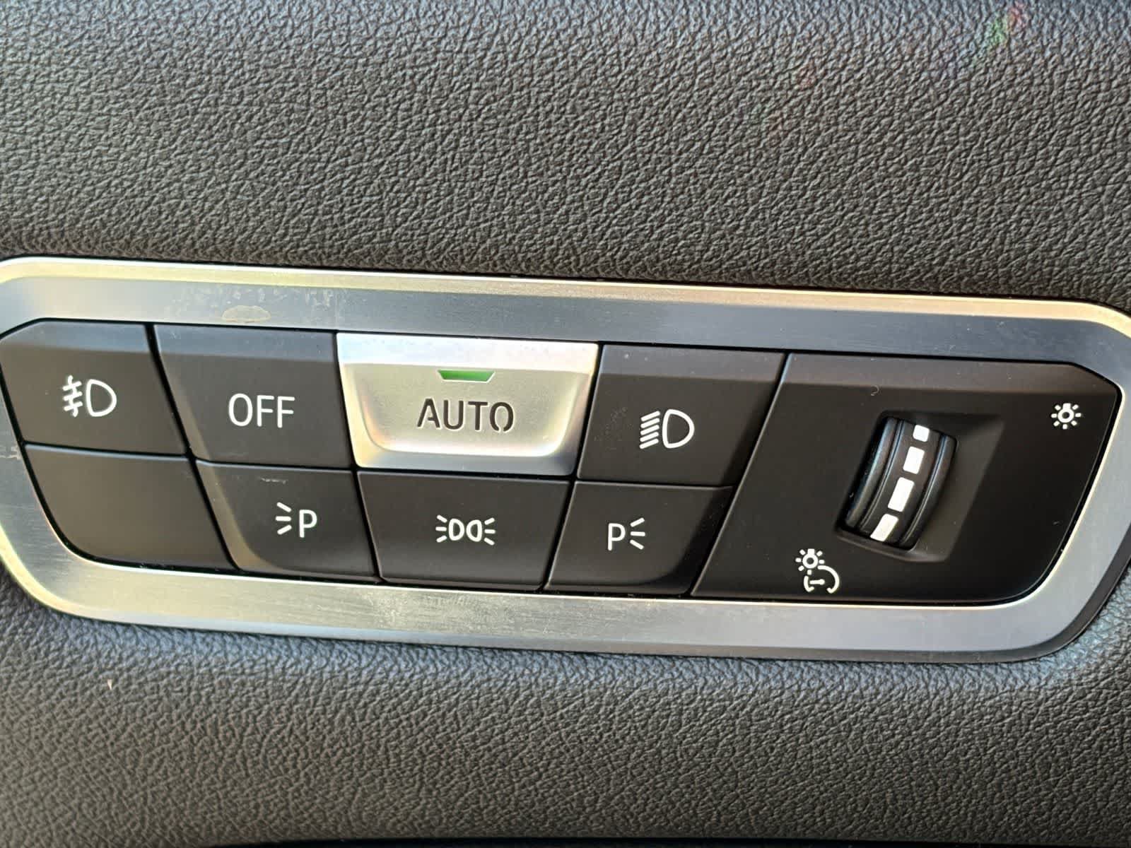Used 2019 BMW X5 xDrive50i w/ M Sport Package AWD/4WD image 11