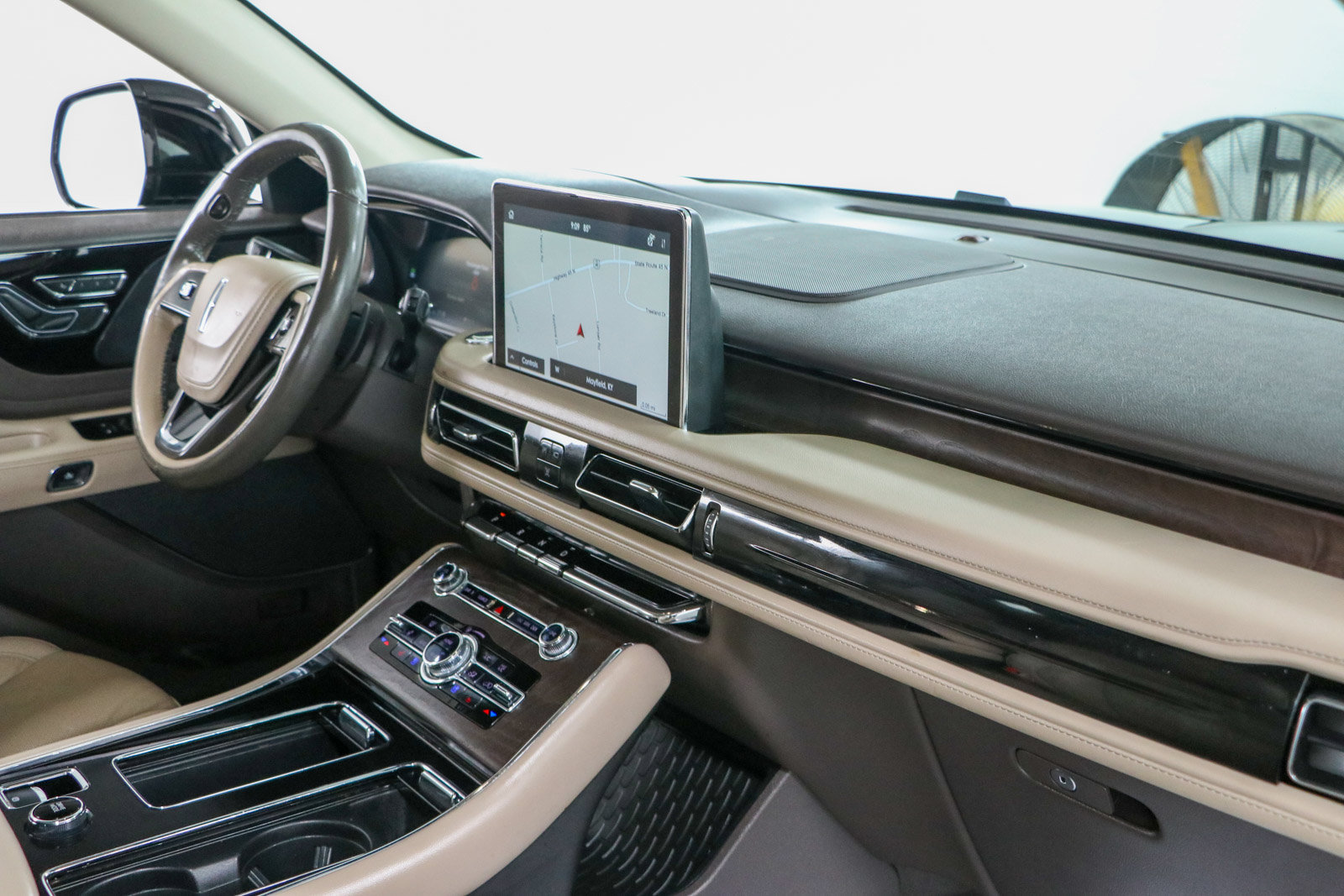 Used 2023 Lincoln Aviator Reserve w/ Equipment Group 201A RWD image 27