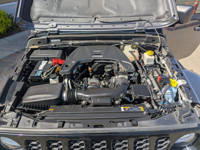 Used 2021 Jeep Gladiator Willys AWD/4WD image 29