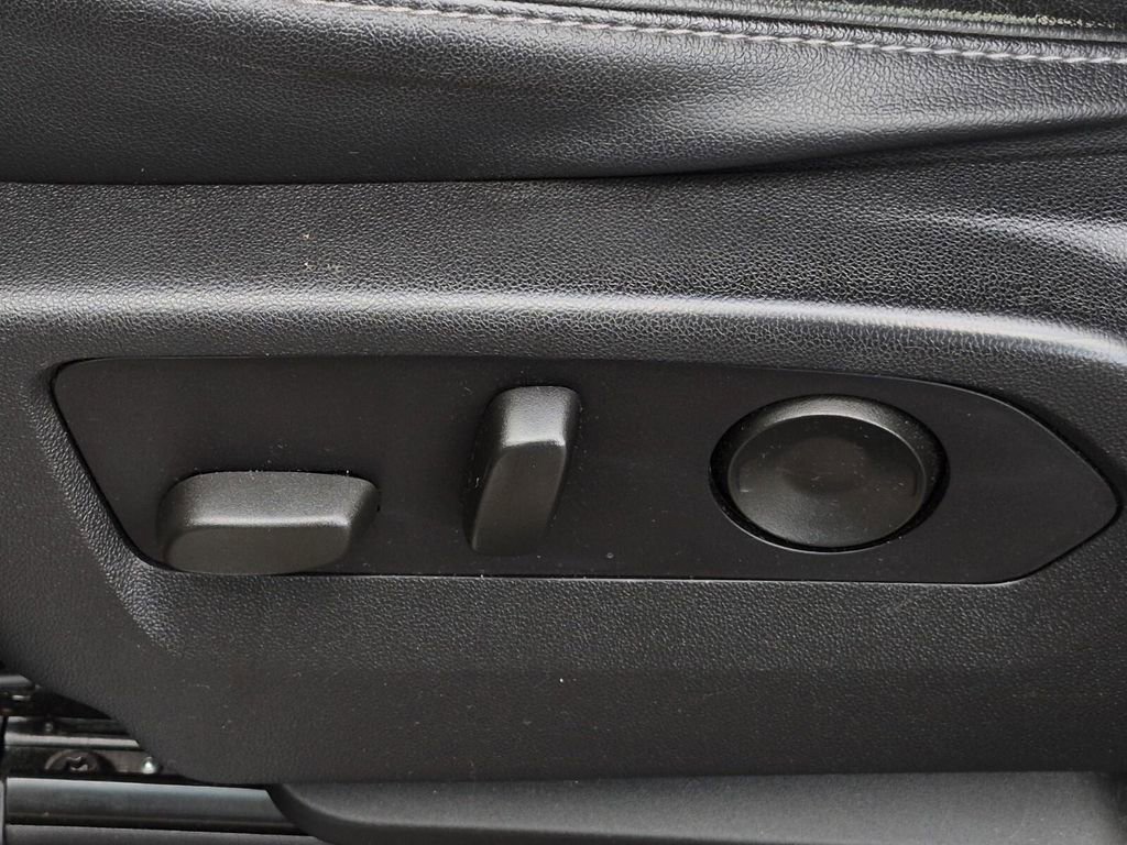 Used 2021 Chevrolet Suburban Z71 w/ Z71 Signature Package image 36