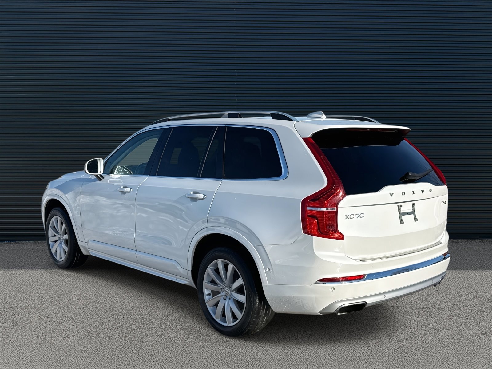 Used 2017 Volvo XC90 T6 Momentum w/ Vision Package image 7