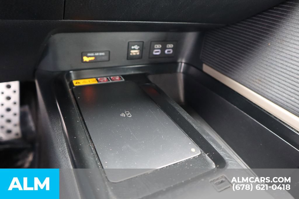 Used 2025 Toyota Camry SE image 31