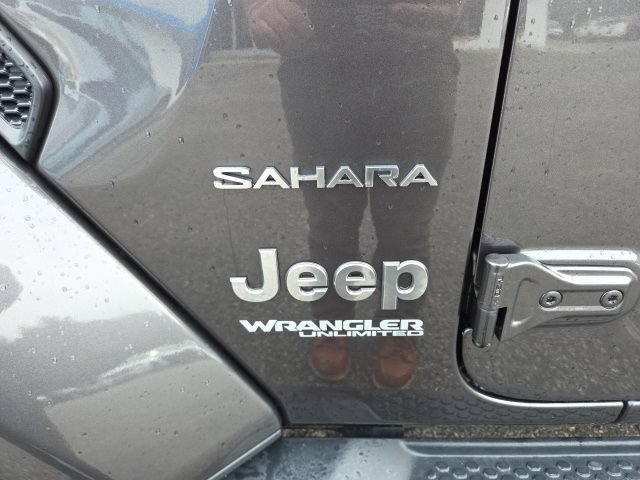 Used 2020 Jeep Wrangler Unlimited Sahara w/ Dual Top Group AWD/4WD image 39