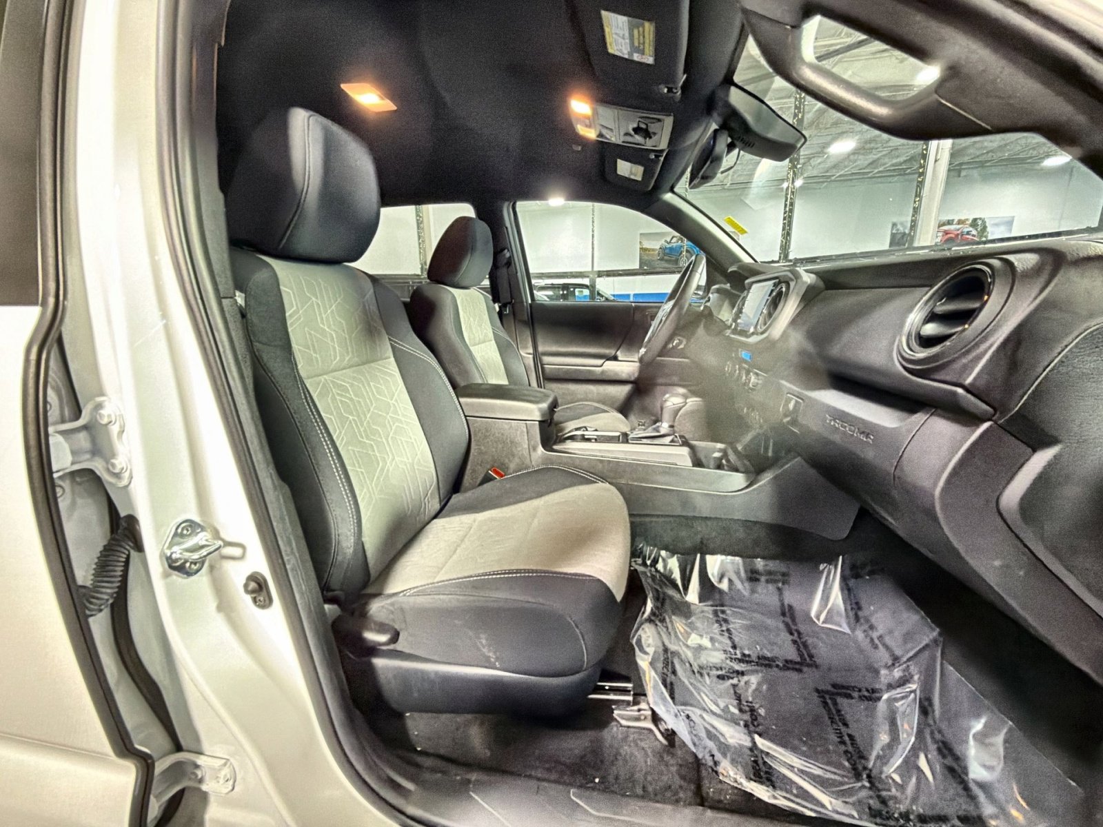 Used 2022 Toyota Tacoma TRD Off-Road AWD/4WD image 33