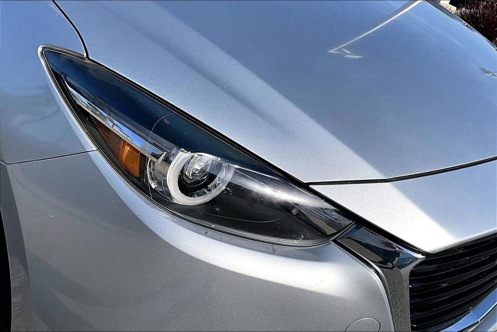 Used 2018 MAZDA MAZDA3 Grand Touring w/ Premium Equipment Package FWD image 32