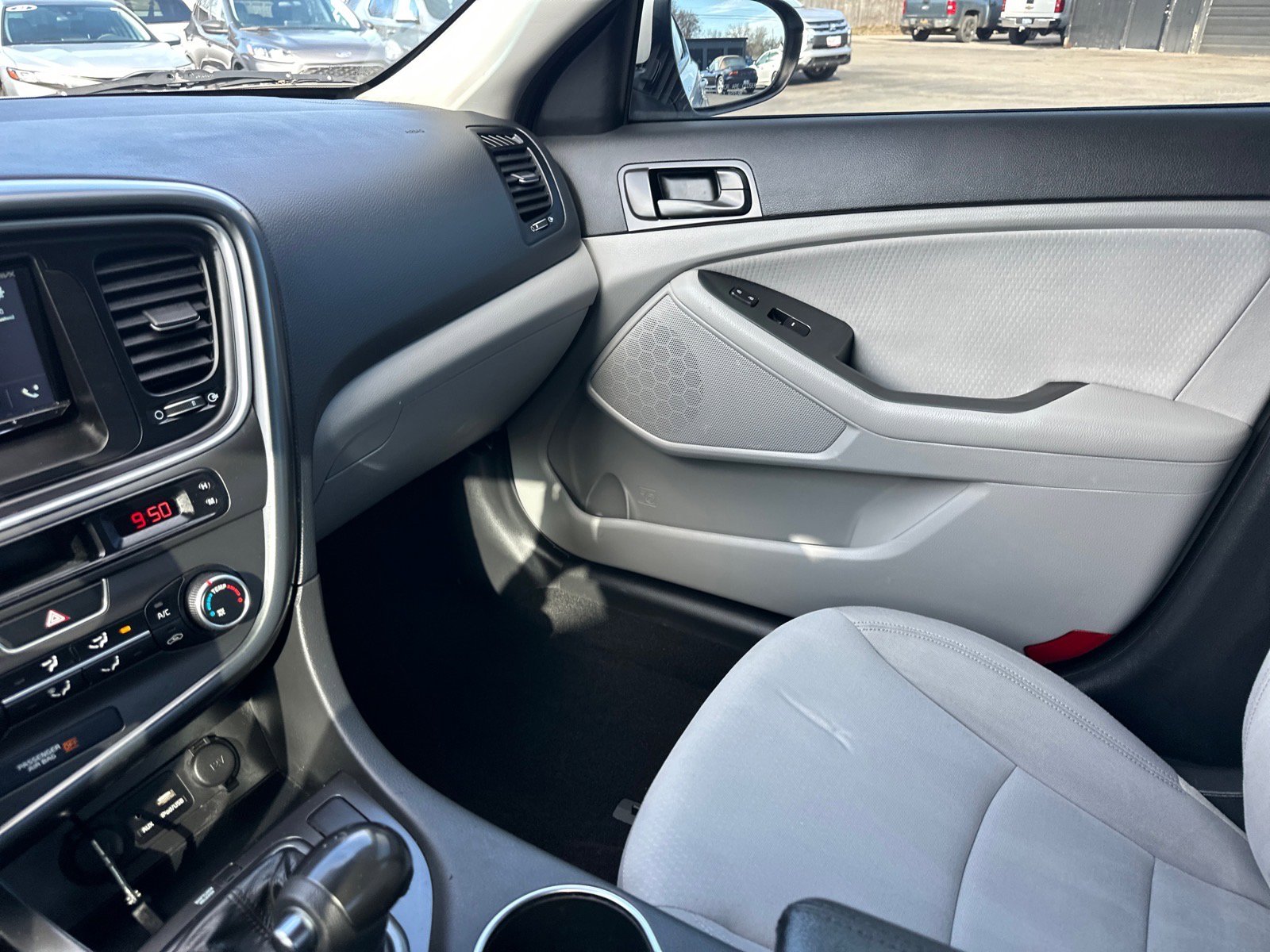 Used 2015 Kia Optima LX image 24